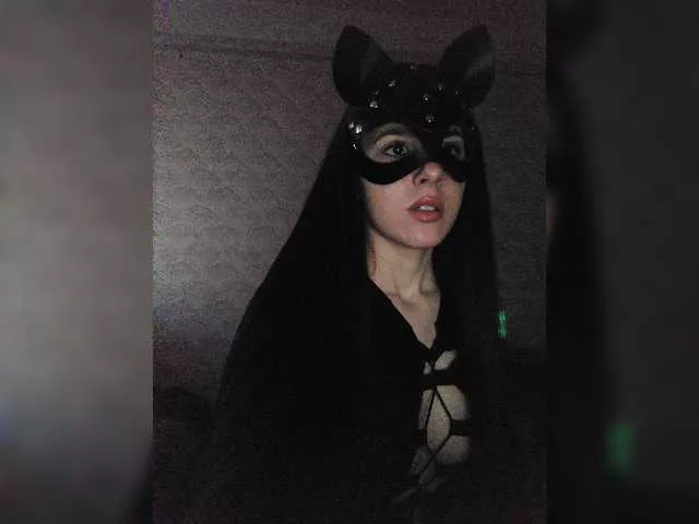 Offline Lady-meow on BongaCams