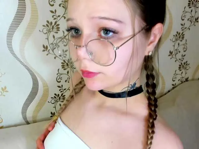 Freechat MelMooon on BongaCams