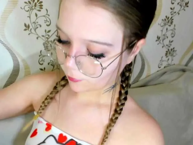 Freechat MelMooon on BongaCams