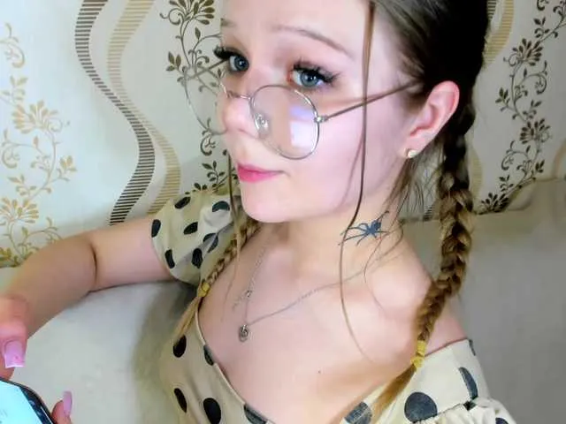 Freechat MelMooon on BongaCams