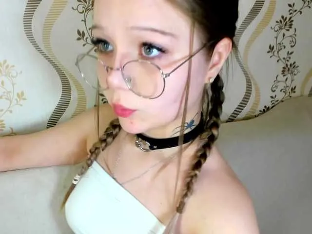 Freechat MelMooon on BongaCams