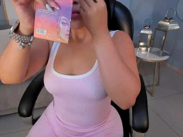 Offline MiaRoberts1 on BongaCams