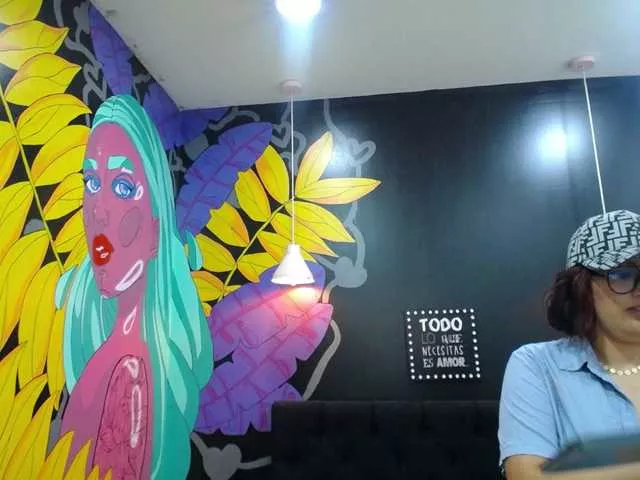 Offline MollyThompsonn on BongaCams