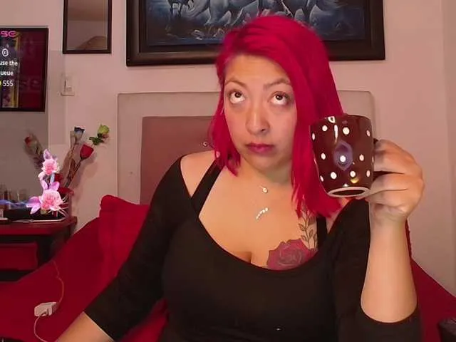 queensquirtluna on BongaCams 