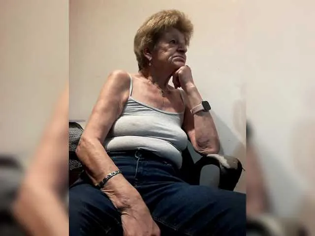 Offline Reife-dame on BongaCams