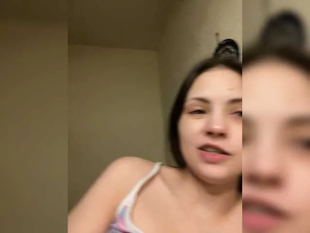 Offline SilverSaya on BongaCams