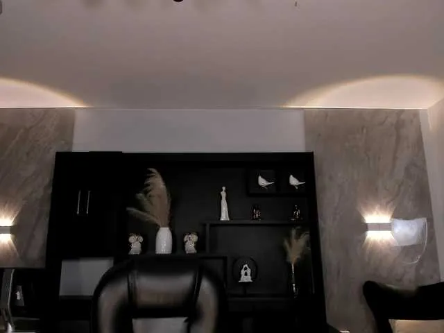 ValeriaVelvet — It excites me that they treat me well and while they excite me when I remind me of the naughty that I can be