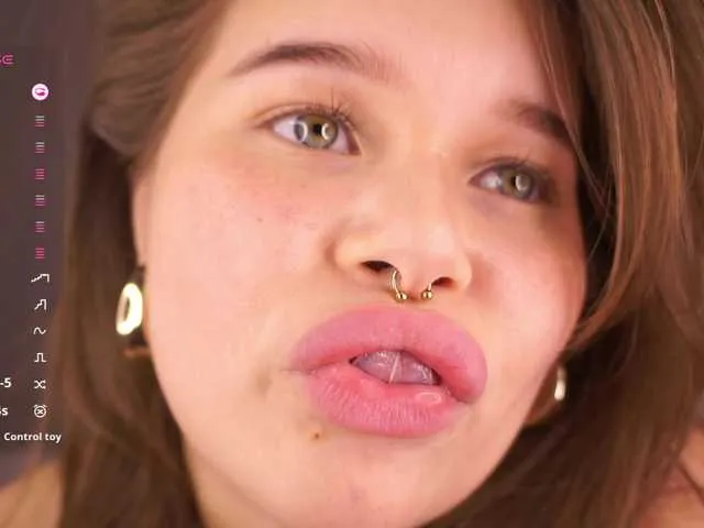 Freechat YesImAnna on BongaCams