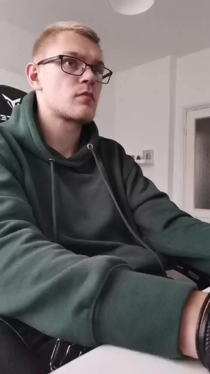 Offline Aleex325 on Cam4