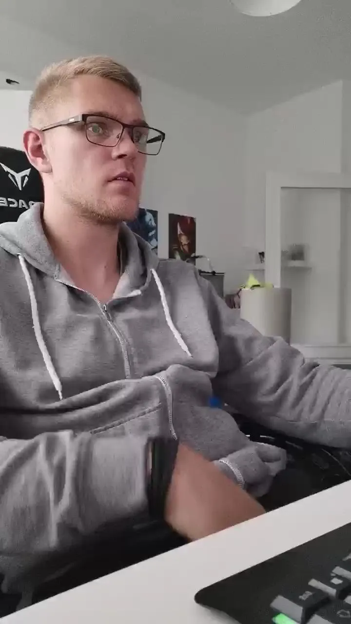 Offline Aleex325 on Cam4