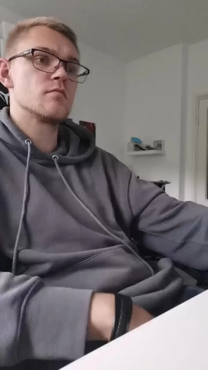 Offline Aleex325 on Cam4