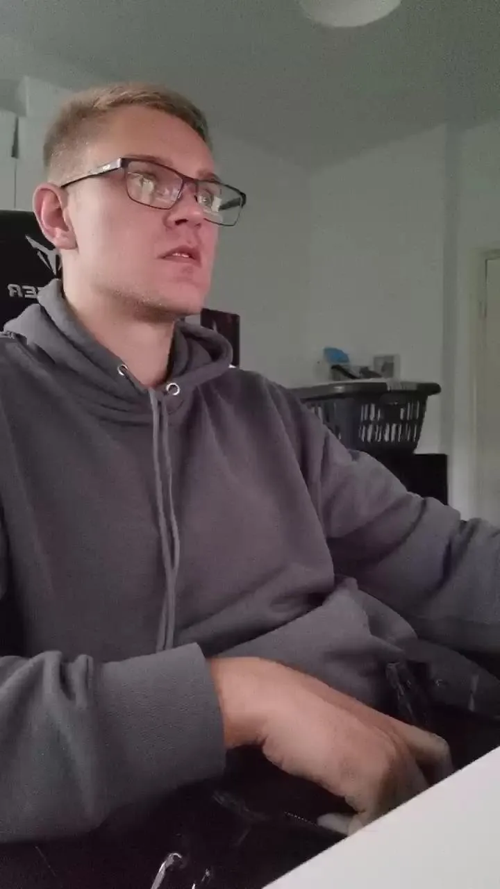 Offline Aleex325 on Cam4