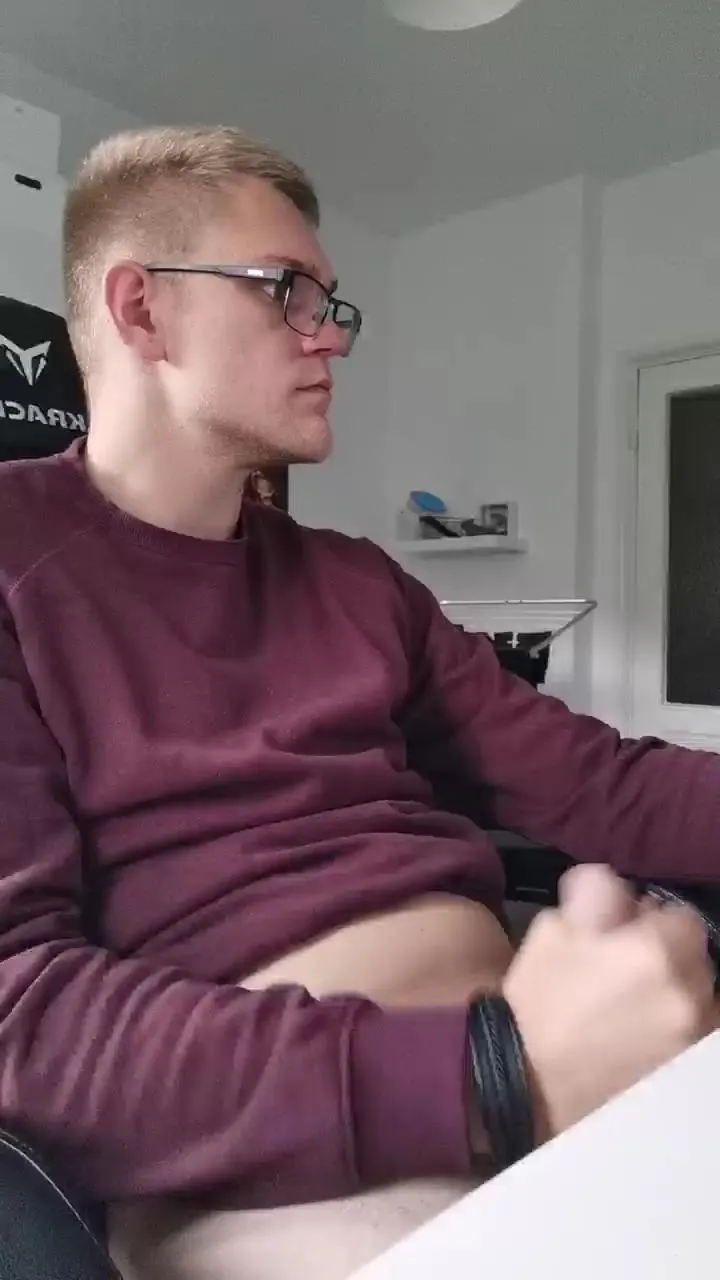 Offline Aleex325 on Cam4