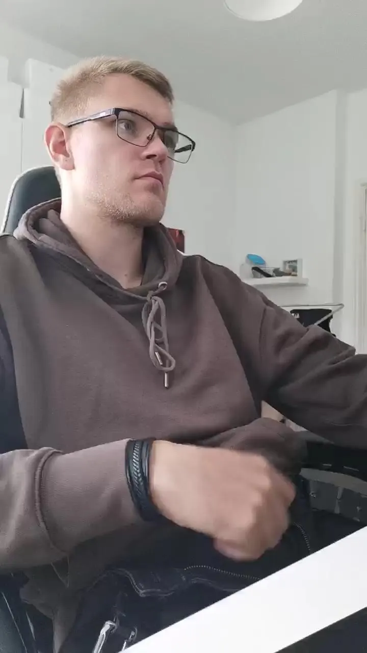 Offline Aleex325 on Cam4