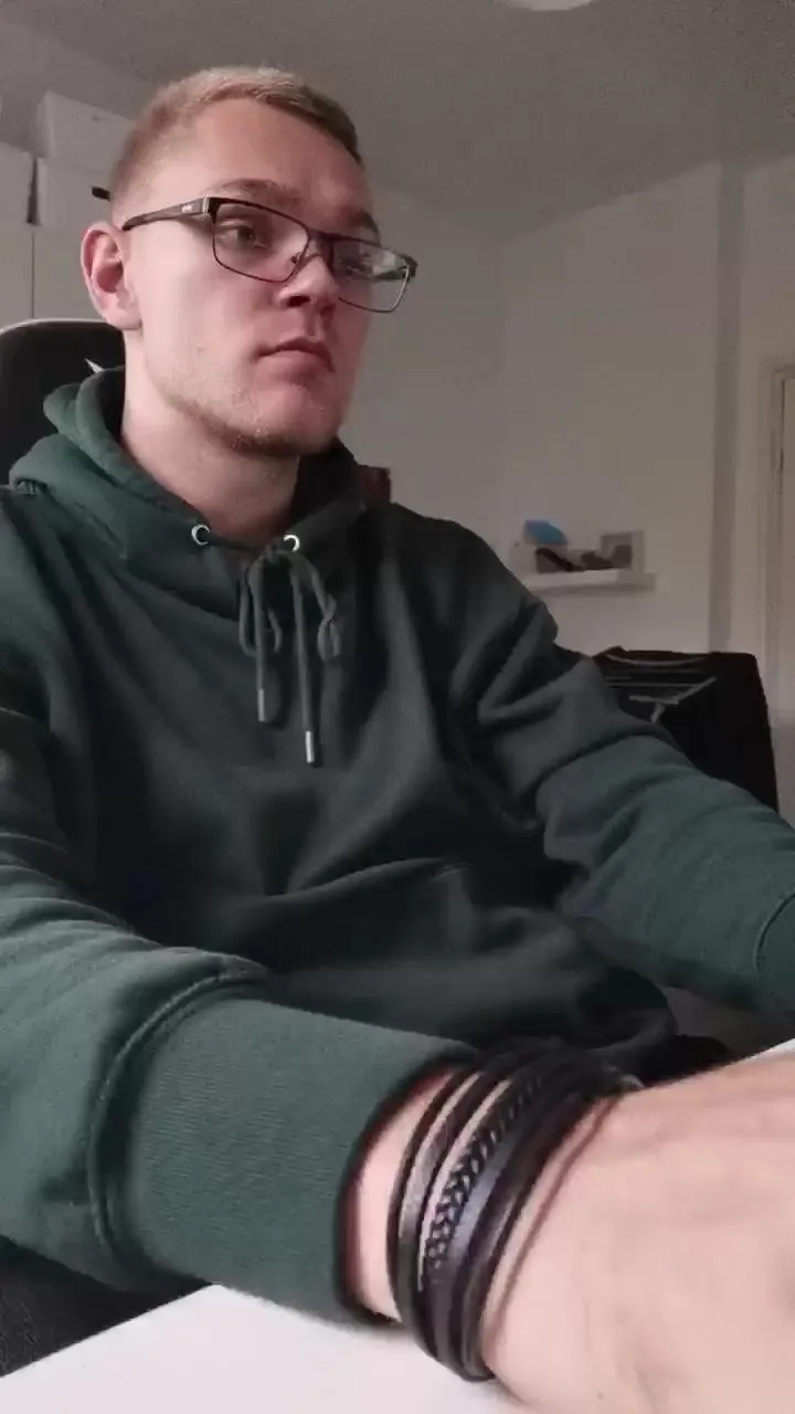 Aleex325 —  #feet #cute #cum #ass #C2C #squirt #amateur