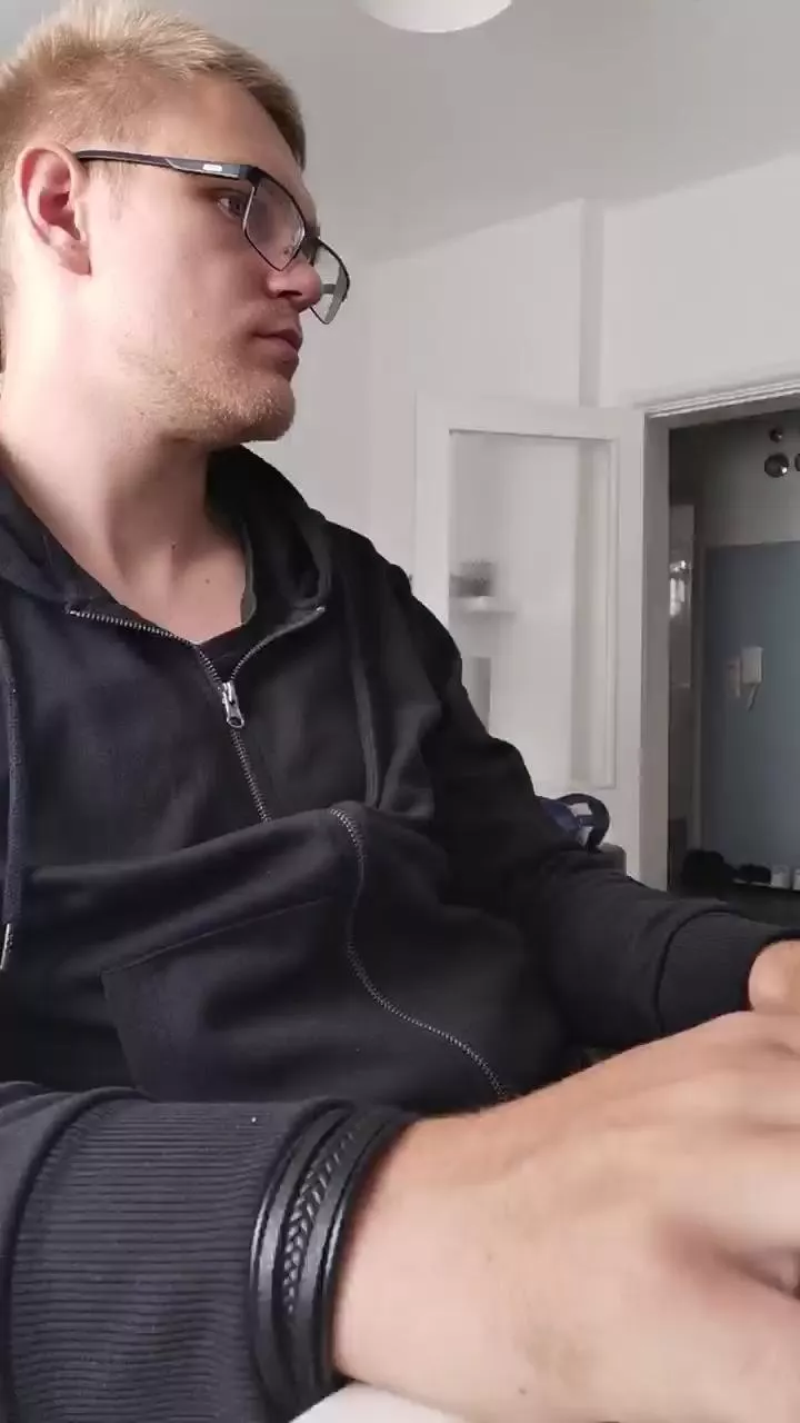 Offline Aleex325 on Cam4