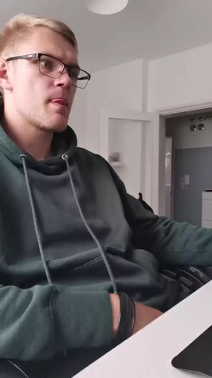 Offline Aleex325 on Cam4