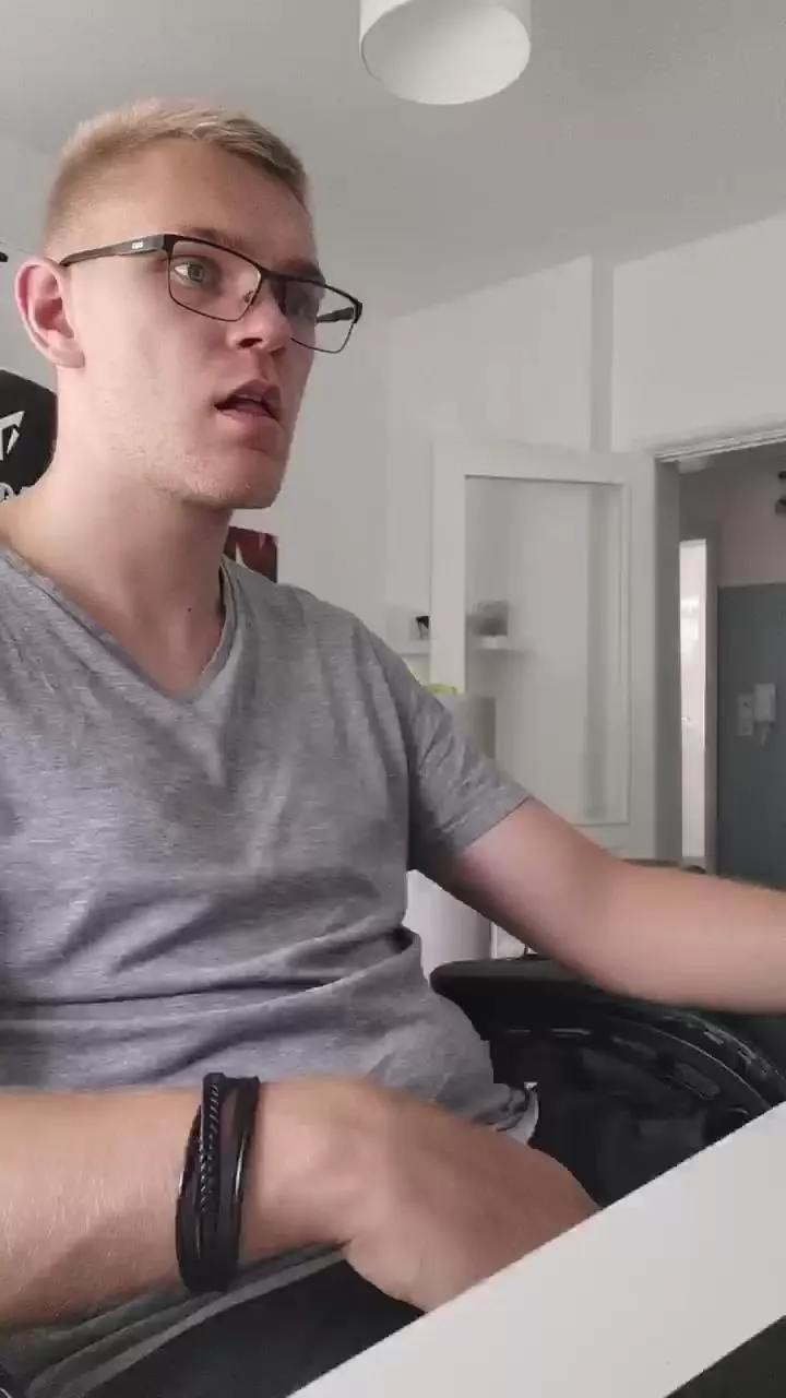 Offline Aleex325 on Cam4