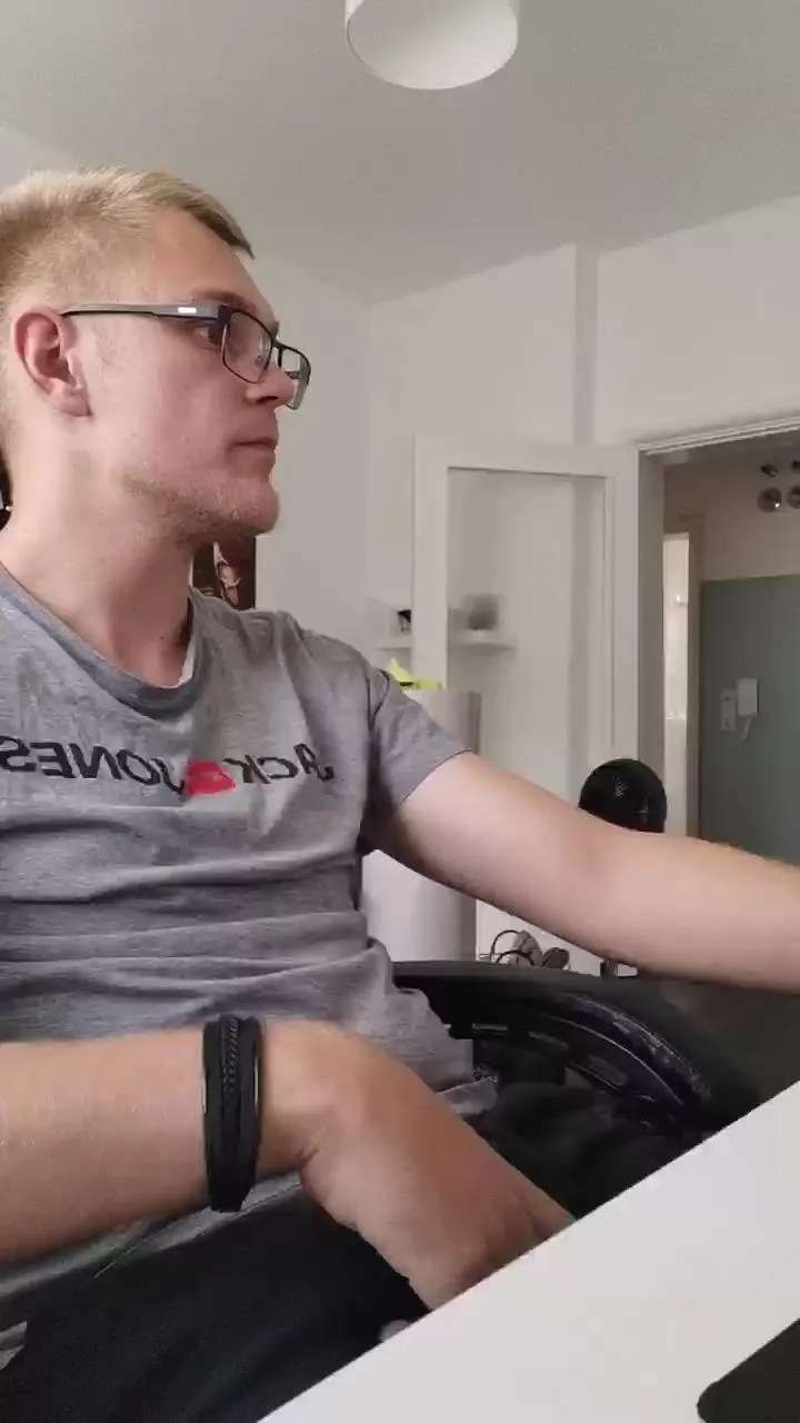 Offline Aleex325 on Cam4