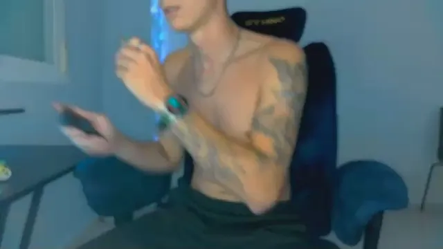 alexbg2_sexy —  #gamer #striptease #spanking #amateur #masturbation #universitarios #cum