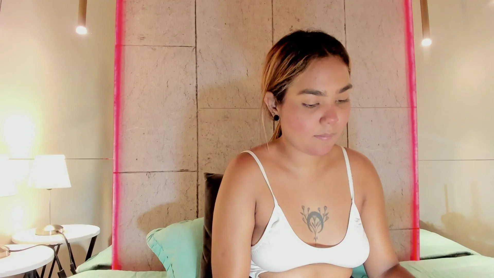 anaelle_bardinn on Cam4 