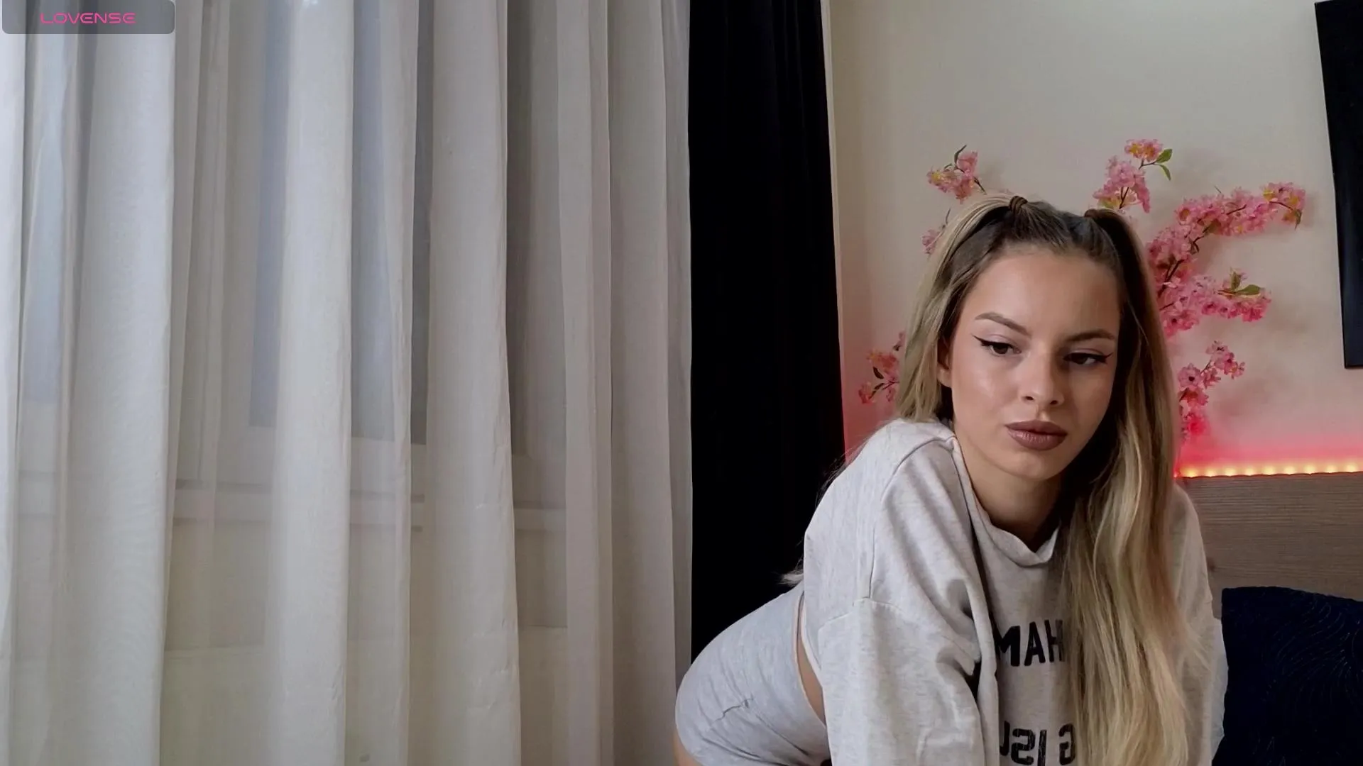 aneblondie —  #spanking #pussy #striptease #smoke #cute #blowjob