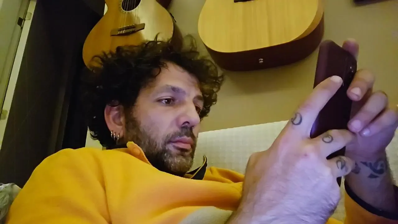 Offline barneytr on Cam4