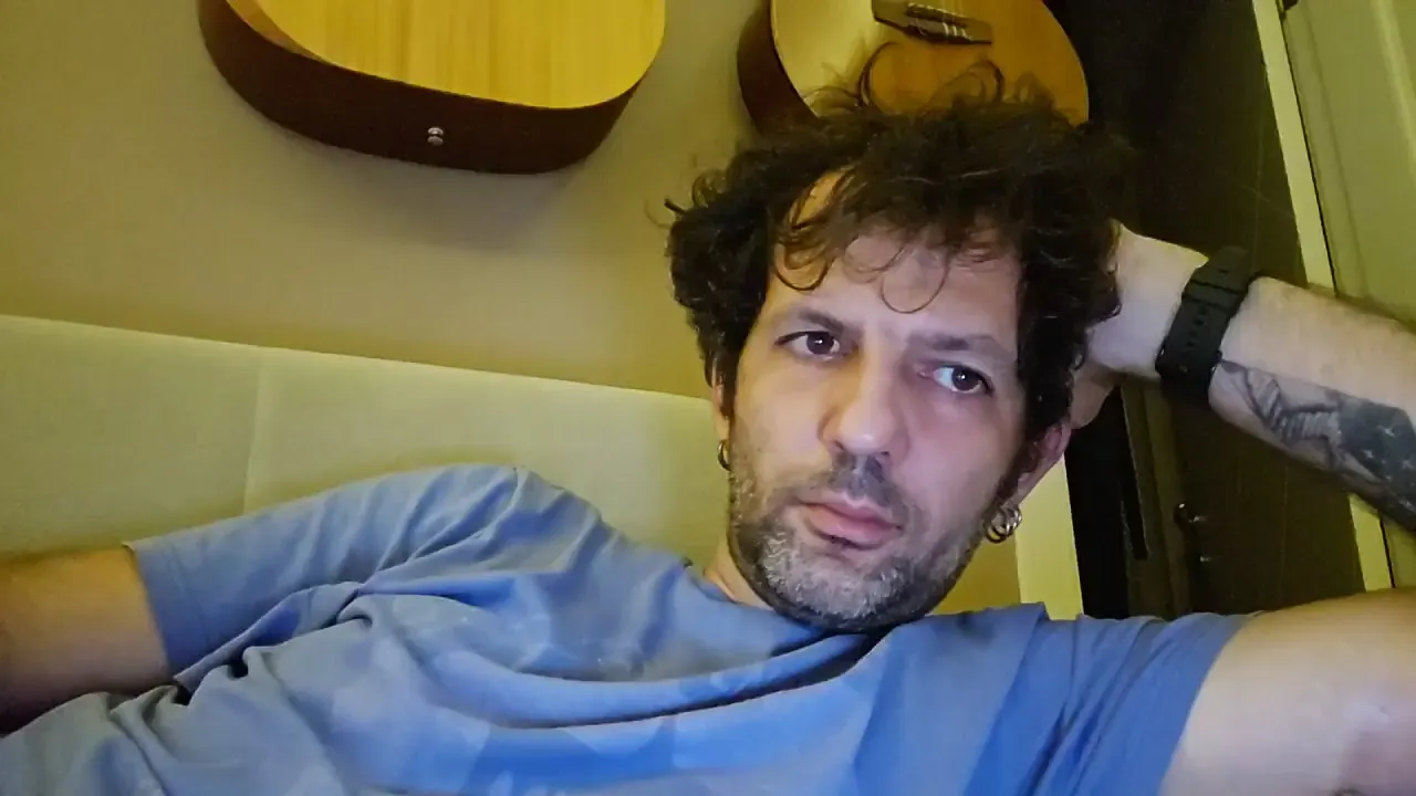 Offline barneytr on Cam4