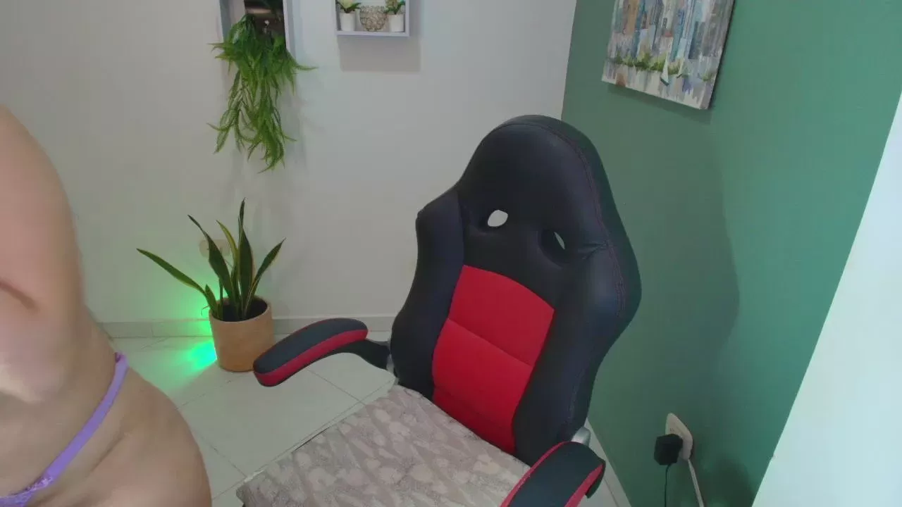 Offline bella_99_ on Cam4