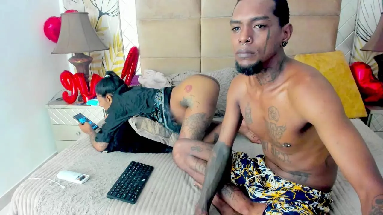 Offline bigblackhottx1 on Cam4