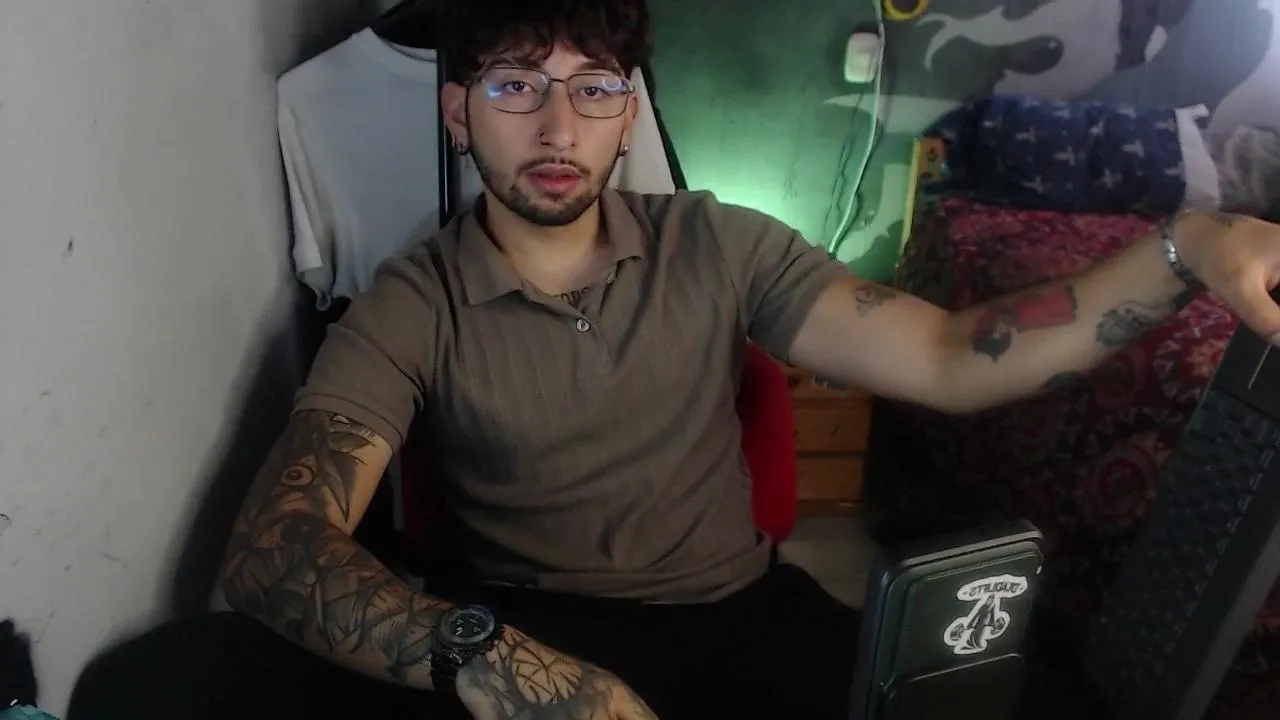 Cam4 dereck_dickson is Freechat dereck_dickson — #armpits #milk #masturbation #cum #feet #amateur