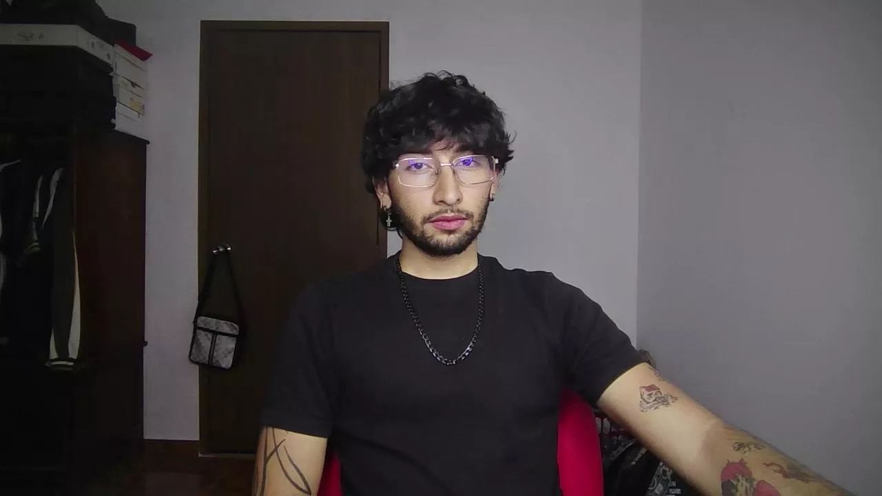 Offline dereck_dickson on Cam4