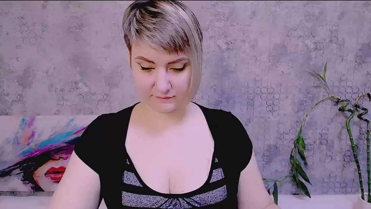 Djullia —  #armpits #bigass #C2C #femdom #cute #feet #spanking