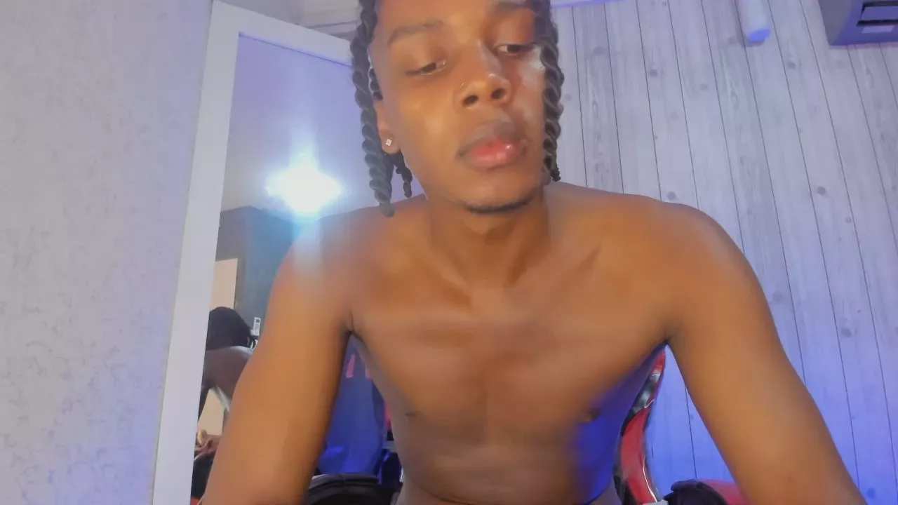 Offline DominicSccott24 on Cam4