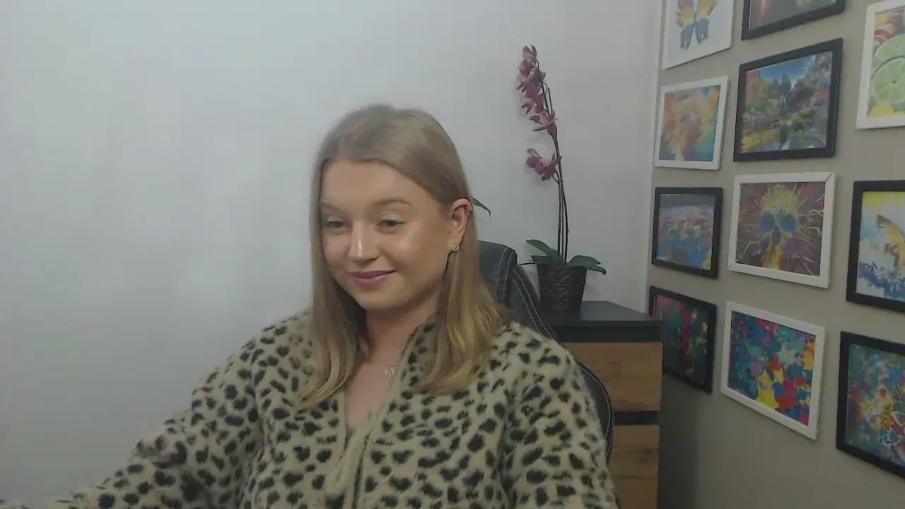 erica_forever —  #femdom #armpits #bigass #C2C #feet #cute