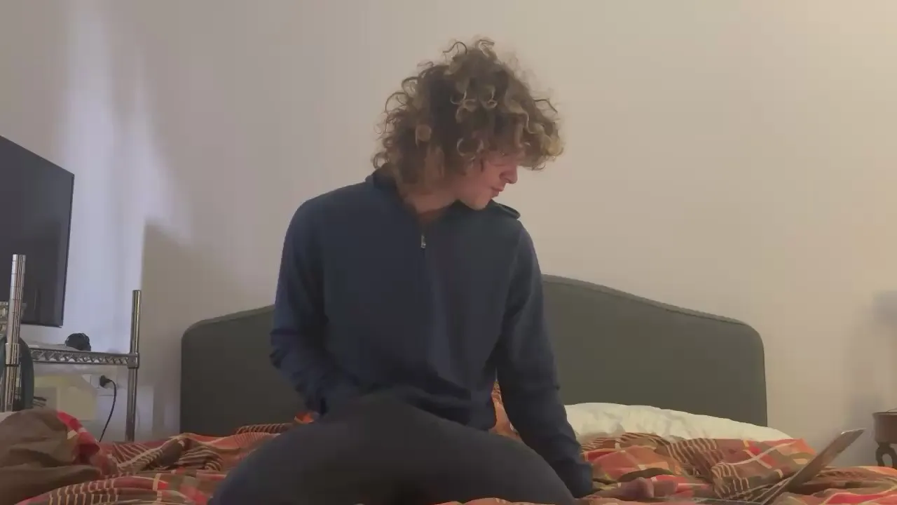 Hshwhwva —  #smoke #masturbation #18 #feet #anal #bigcock #twink