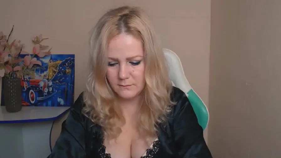 Cam4 kay_franccis is Freechat kay_franccis — #armpits #C2C #smoke #striptease #femdom #spanking #feet