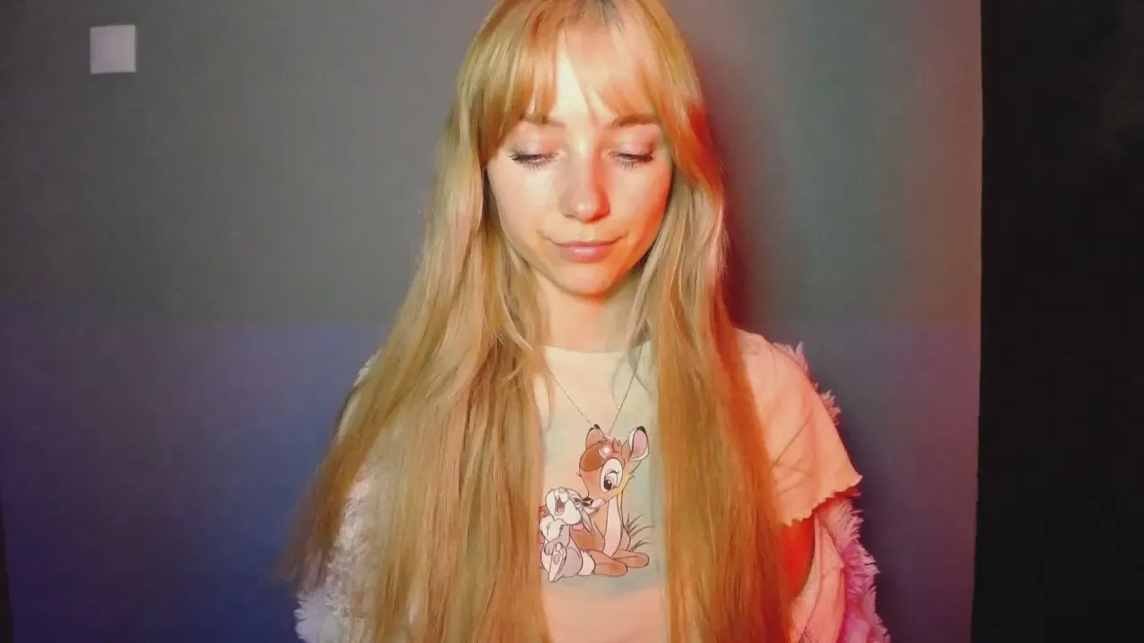 Offline LuciaAdorable on Cam4