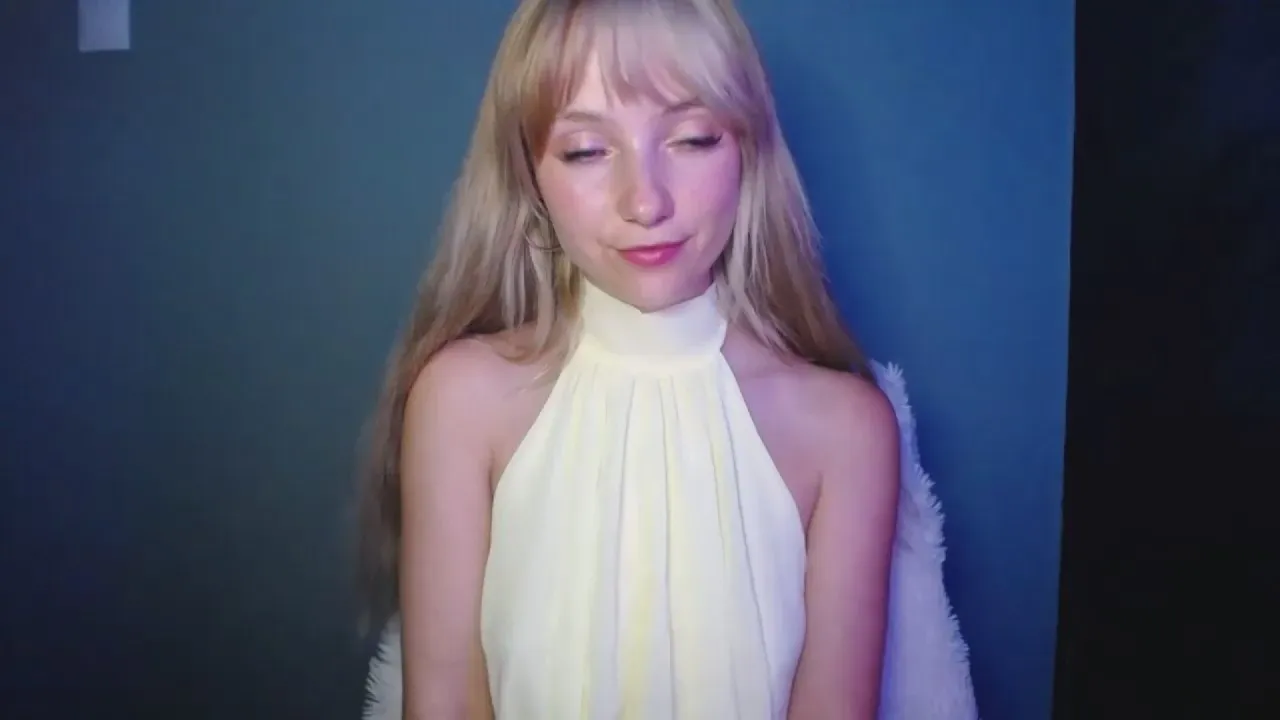 Offline LuciaAdorable on Cam4