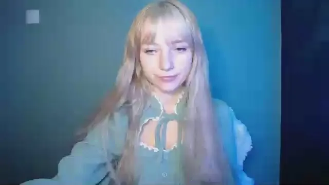 Offline LuciaAdorable on Cam4