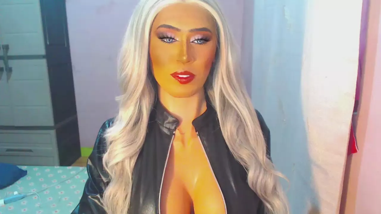 Offline lustyscarlette on Cam4