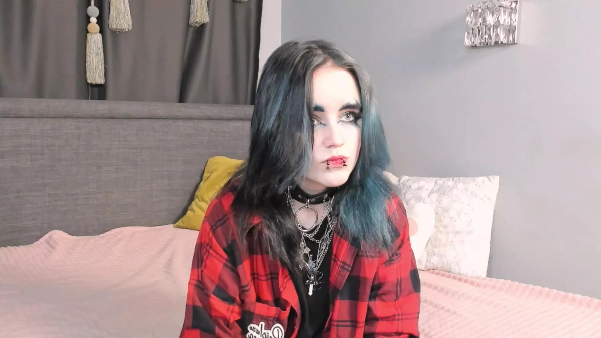 Offline MarianEdgin on Cam4