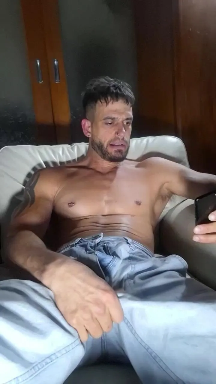 Offline maxpac_rocco on Cam4