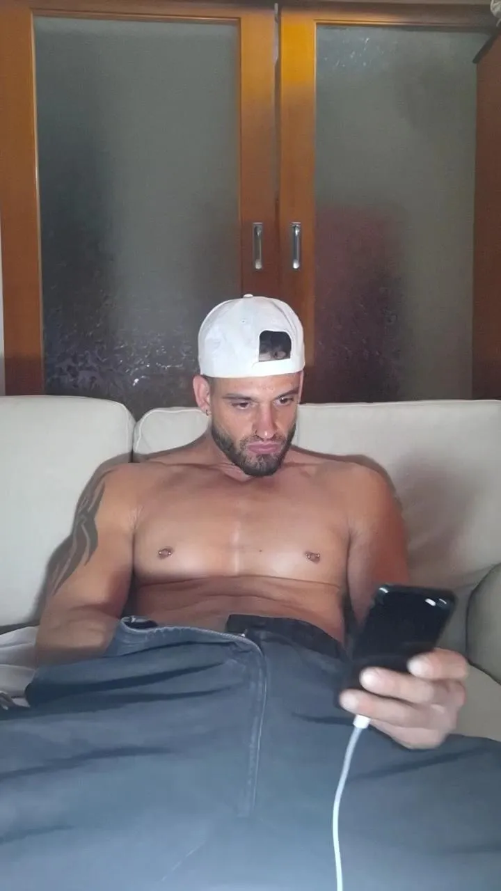 Offline maxpac_rocco on Cam4