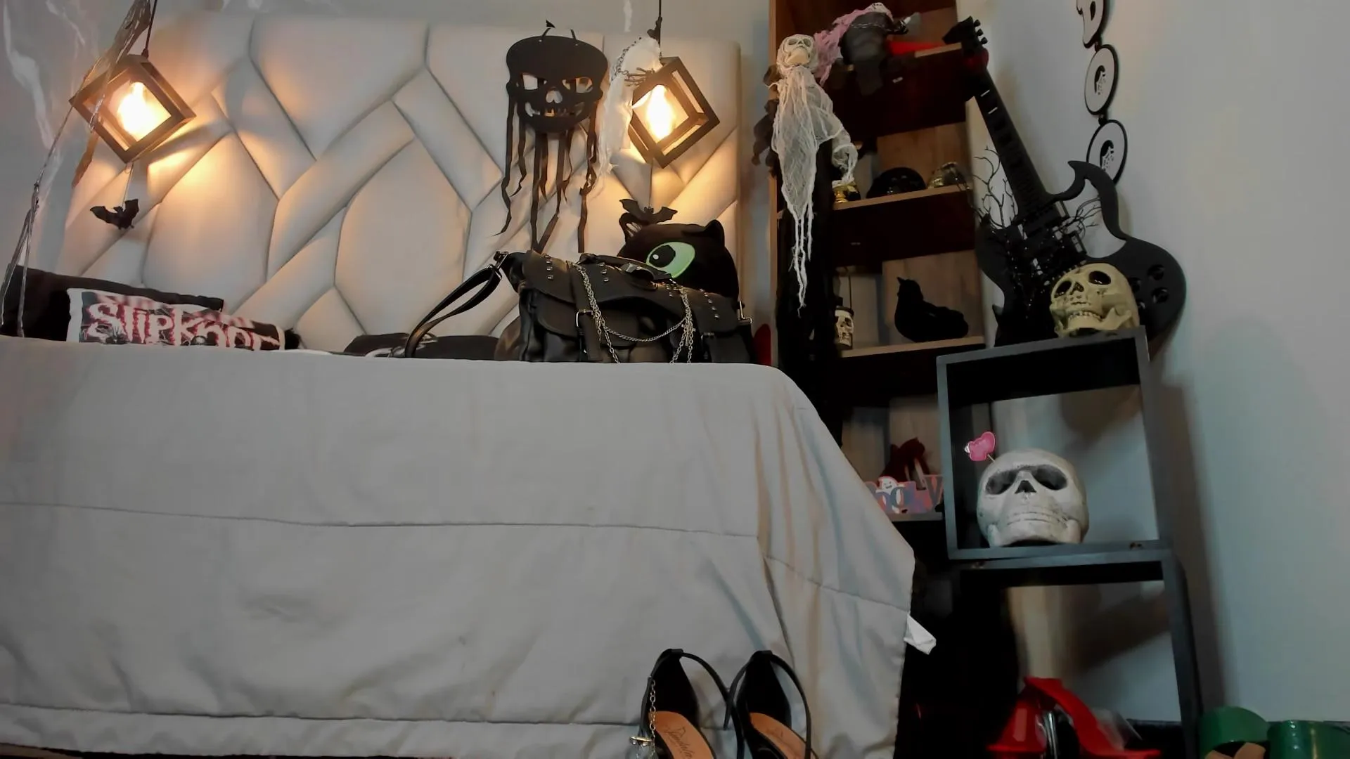 Offline MirandaHaguen on Cam4