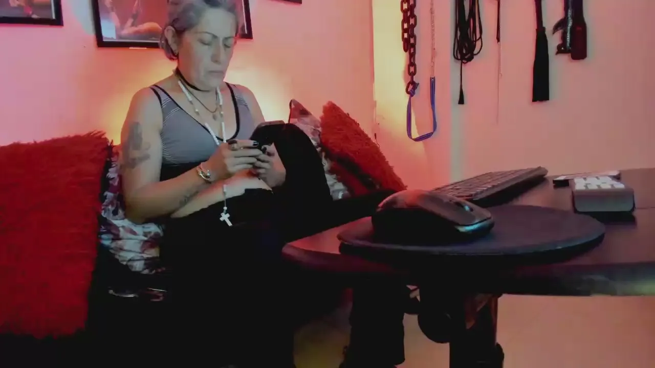 MistressNyx_cg —  #C2C #strapon #taboo #femdom #pussy #feet #bdsm