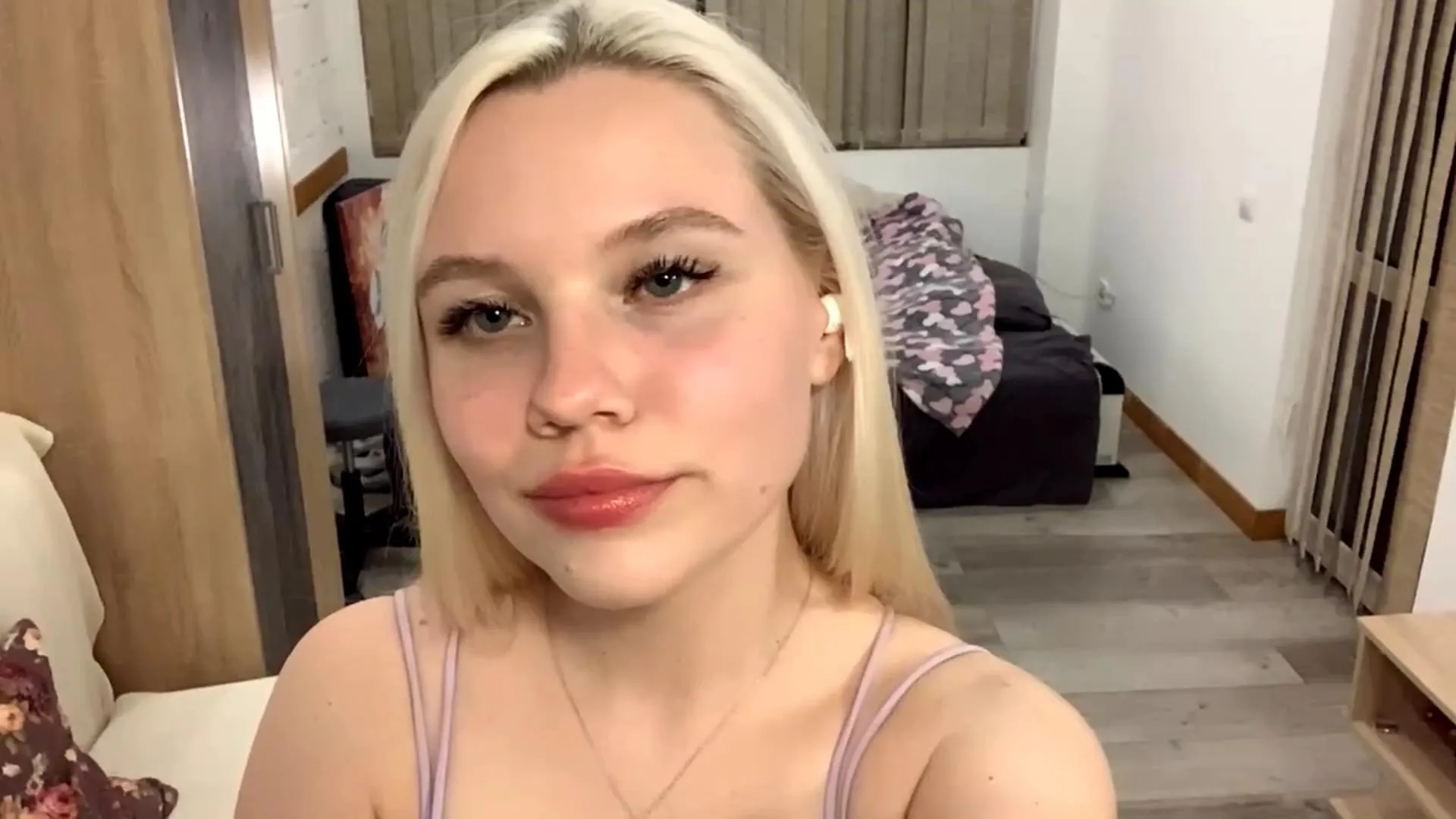 PLUSHIE_EYES —  #striptease #cute #blowjob #anal #smoke #C2C #deepthroat