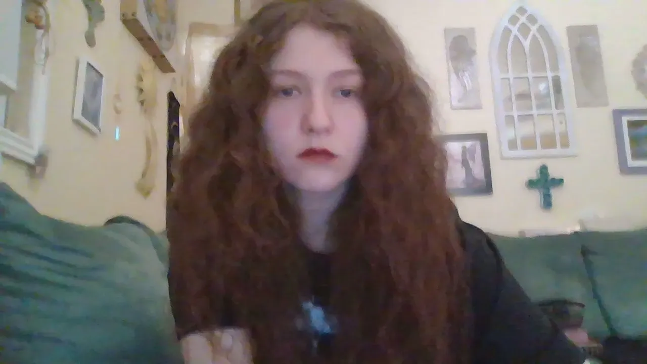 QueenCrimson on Cam4 