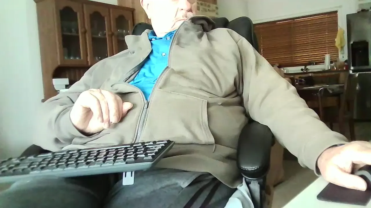 robert_51xx — Freechat on Cam4