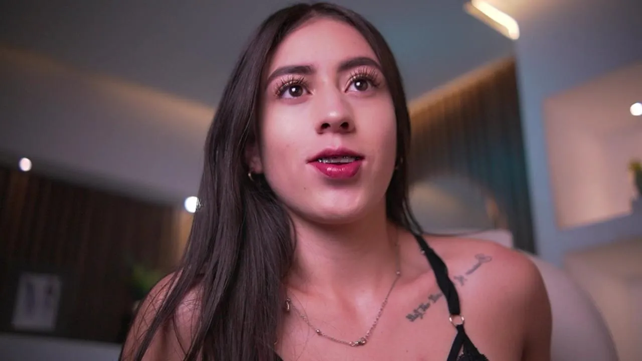 Offline Saracollins1 on Cam4